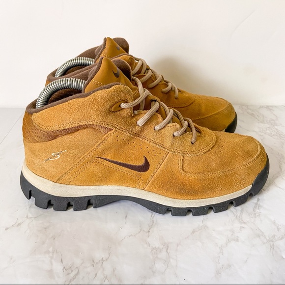 Nike Yucan Water Shield Suede Boots - Picture 5 of 8